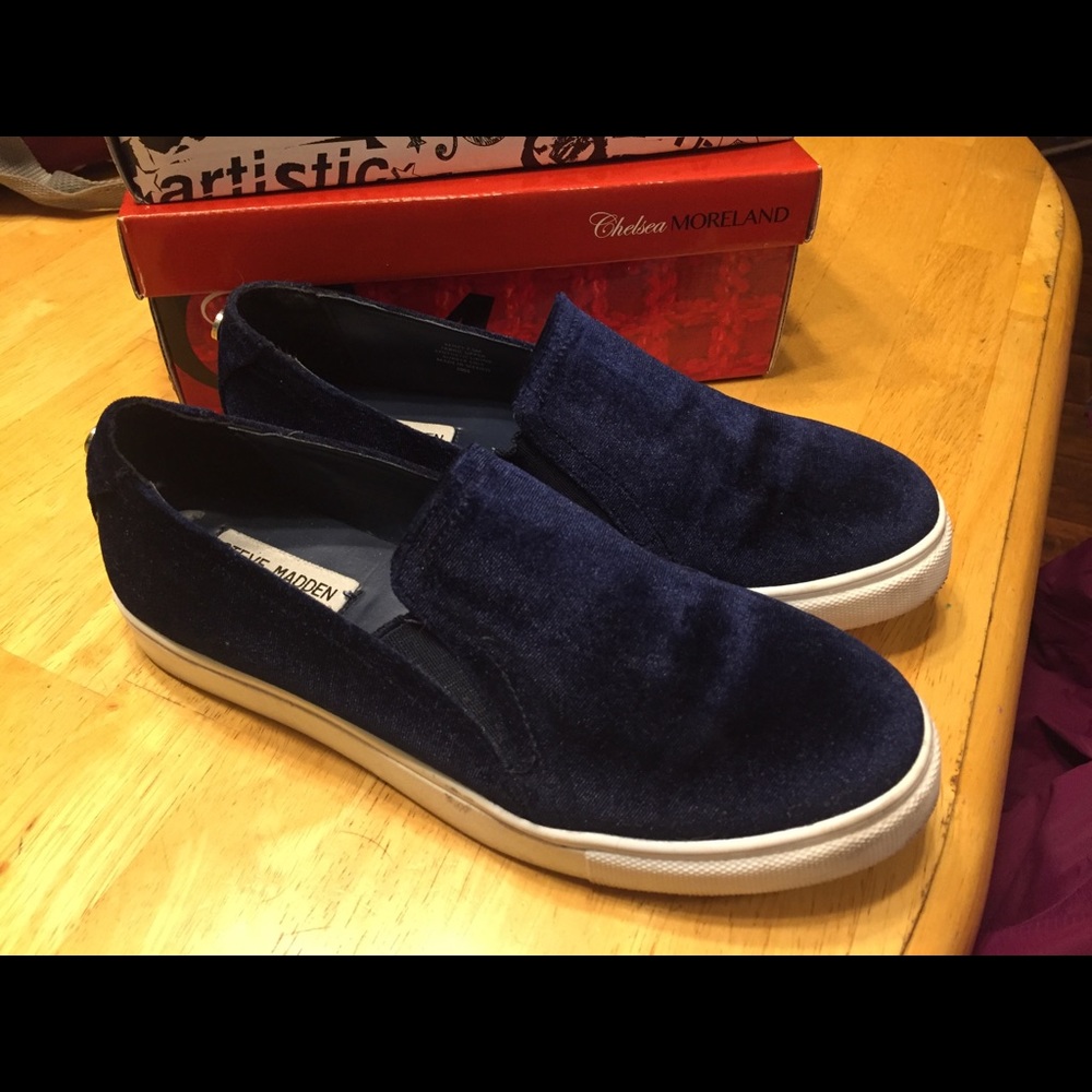 Steve Madden velvet slide ons